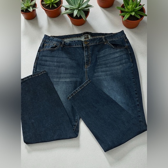 Fashion to Figure Indigo Straight Leg Jeans - Picture 1 of 4